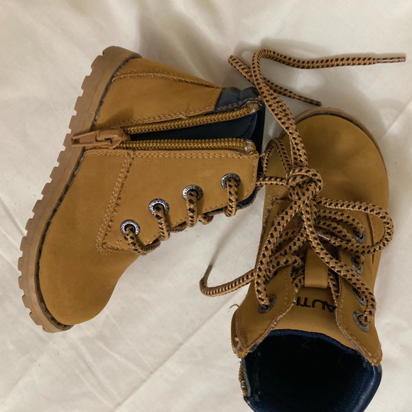 Toddler NAUTICA Booties Size 5T Tan EUC - Picture 4 of 7